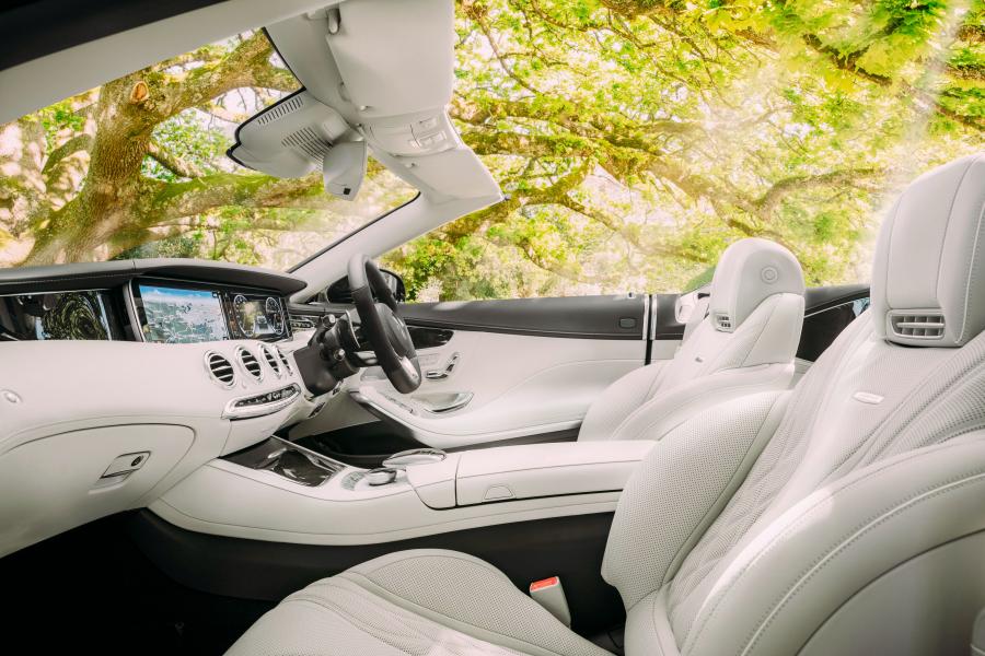 Интерьер Mercedes-AMG S65 Cabriolet 2016 года  (AU) (фото 8 из 17)